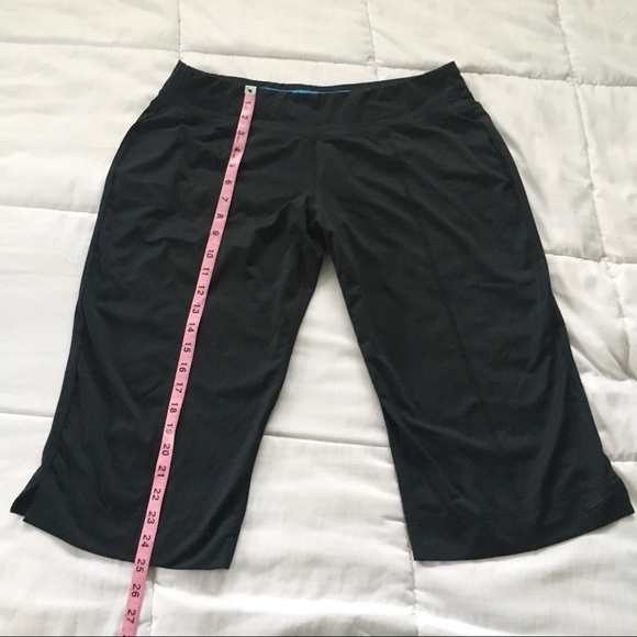 NIKE Dry Fit Capri Length Leggings - Picture 3 of 9